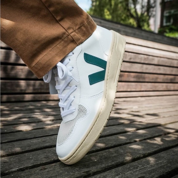 Veja V-10 Sneakers - Picture 2 of 3